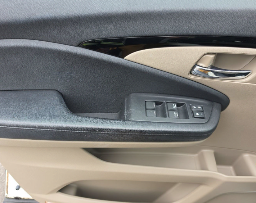 Used 2016 Honda Pilot Touring image 7