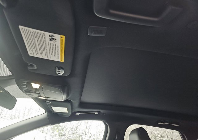 Used 2022 Ford Edge ST w/ Equipment Group 401A image 2