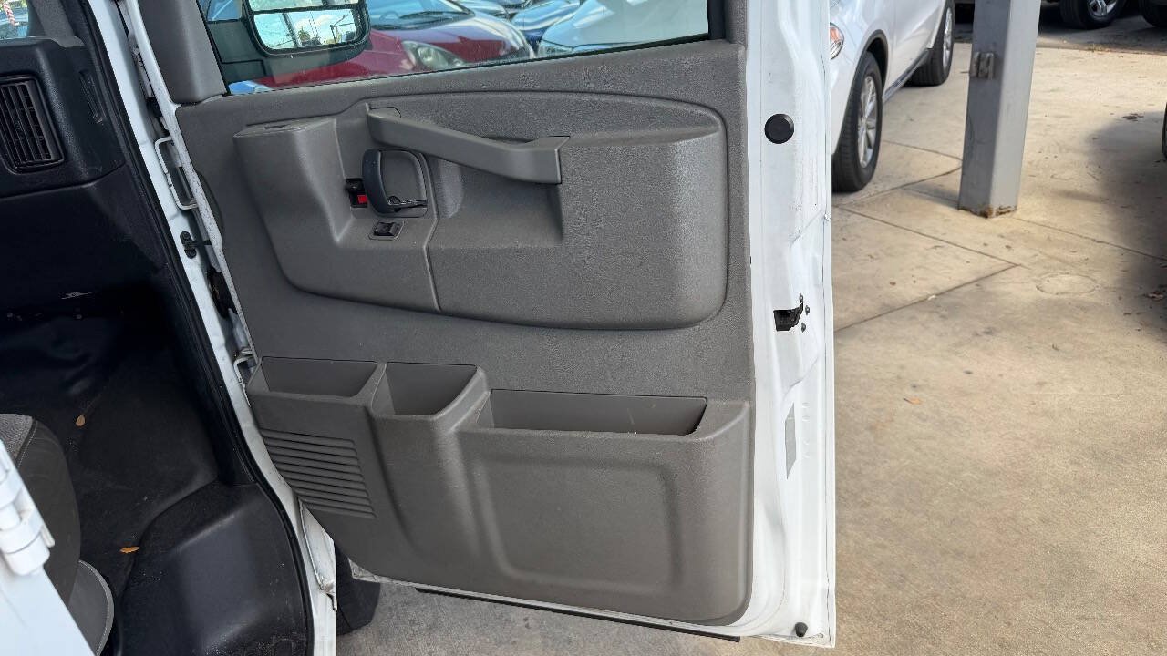 Used 2017 Chevrolet Express 2500 RWD image 14