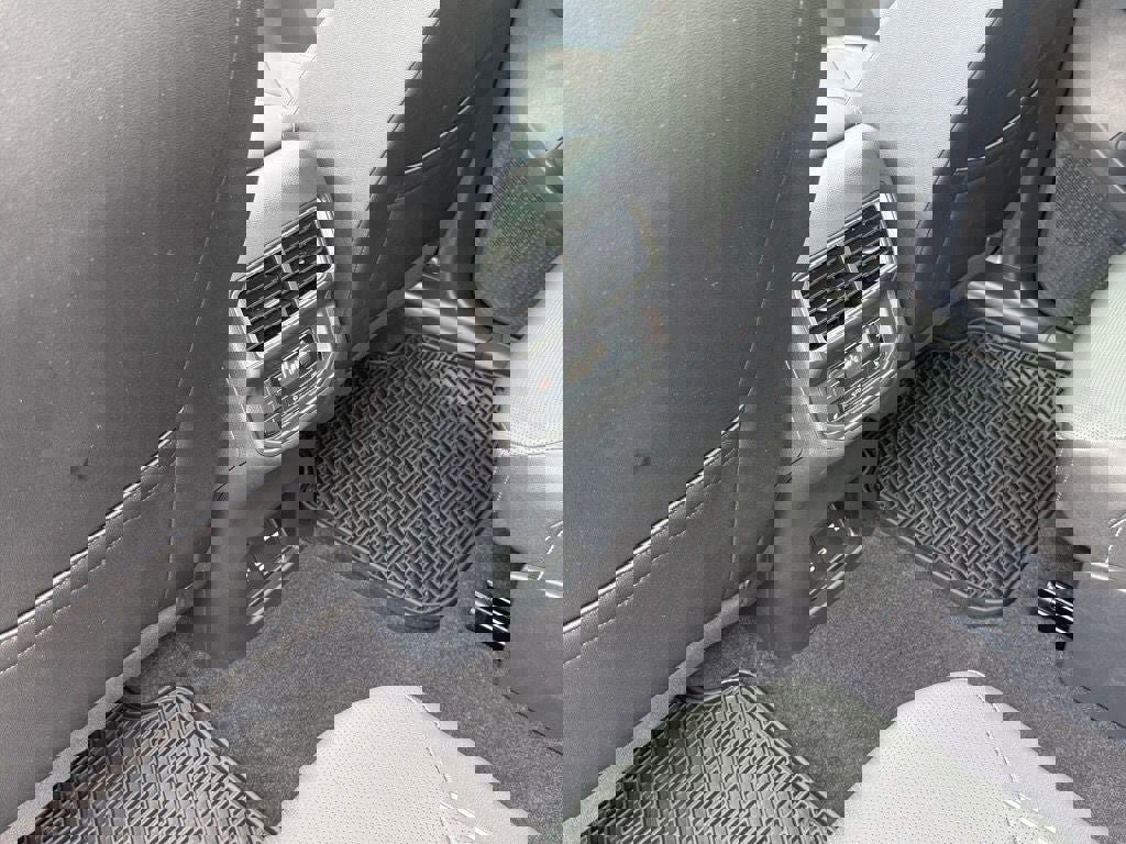 Used 2025 Volkswagen Atlas SEL Premium R-Line image 16