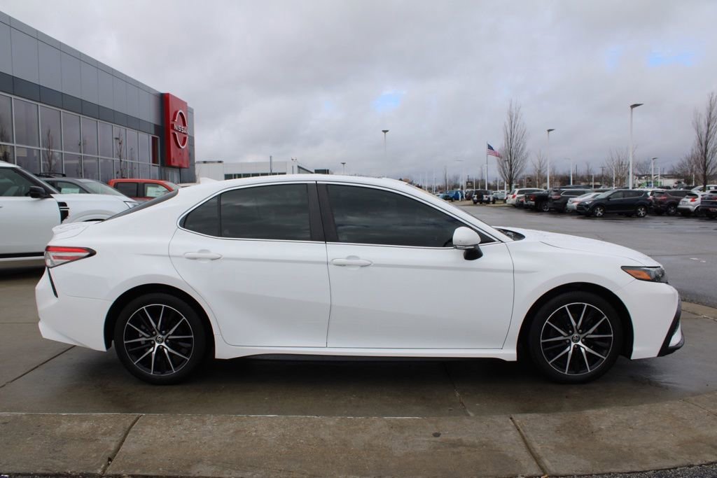 Used 2021 Toyota Camry SE w/ Blackout Package (TMS) image 6