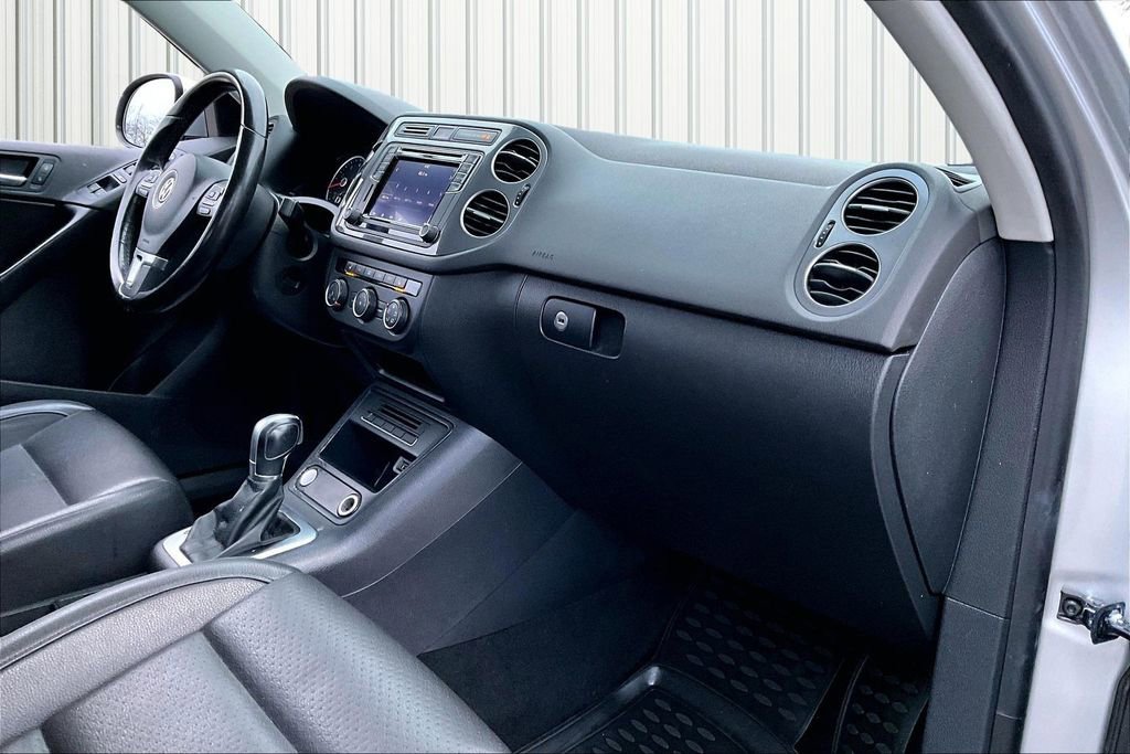 Used 2017 Volkswagen Tiguan S image 25