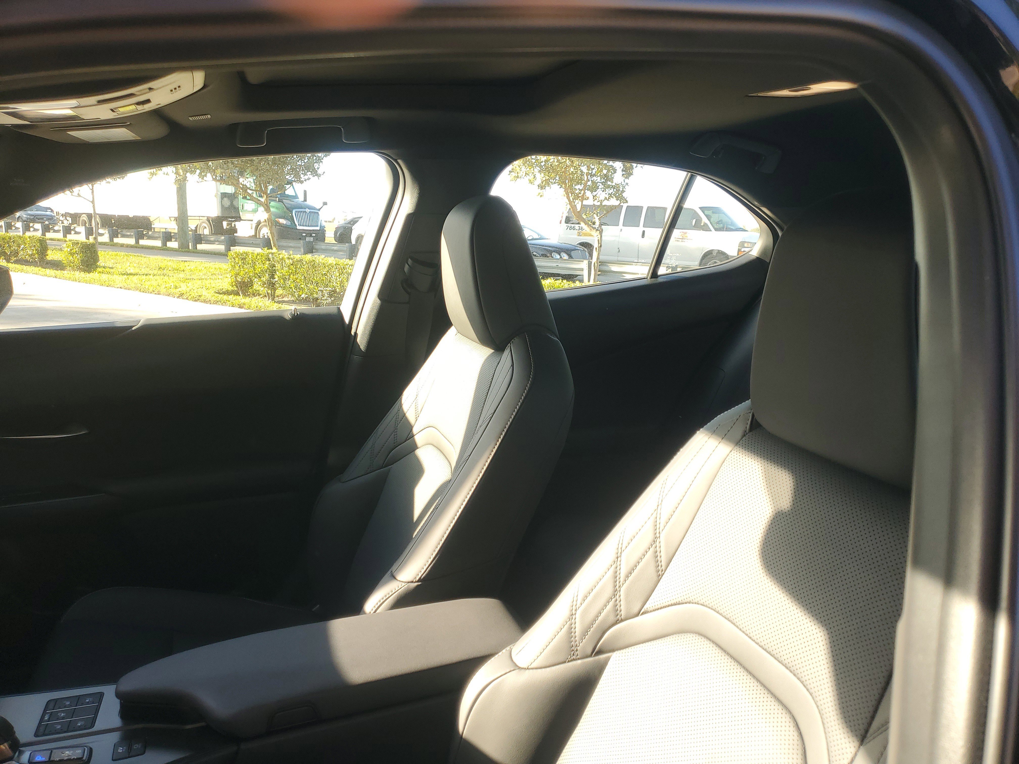 Used 2025 Lexus UX 300h FWD w/ Accessory Package (Z1) image 22