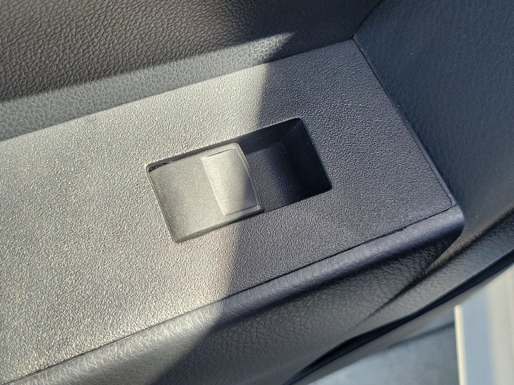 Used 2019 Toyota Corolla SE w/ Carpet Mat Package (TMS) FWD image 15