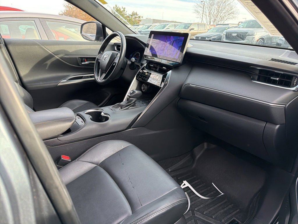 Used 2023 Toyota Venza XLE image 5