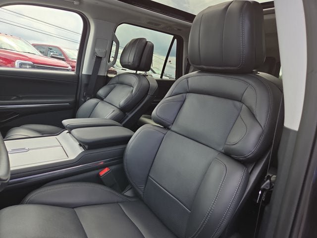 Used 2026 Lincoln Navigator L Reserve AWD/4WD image 10