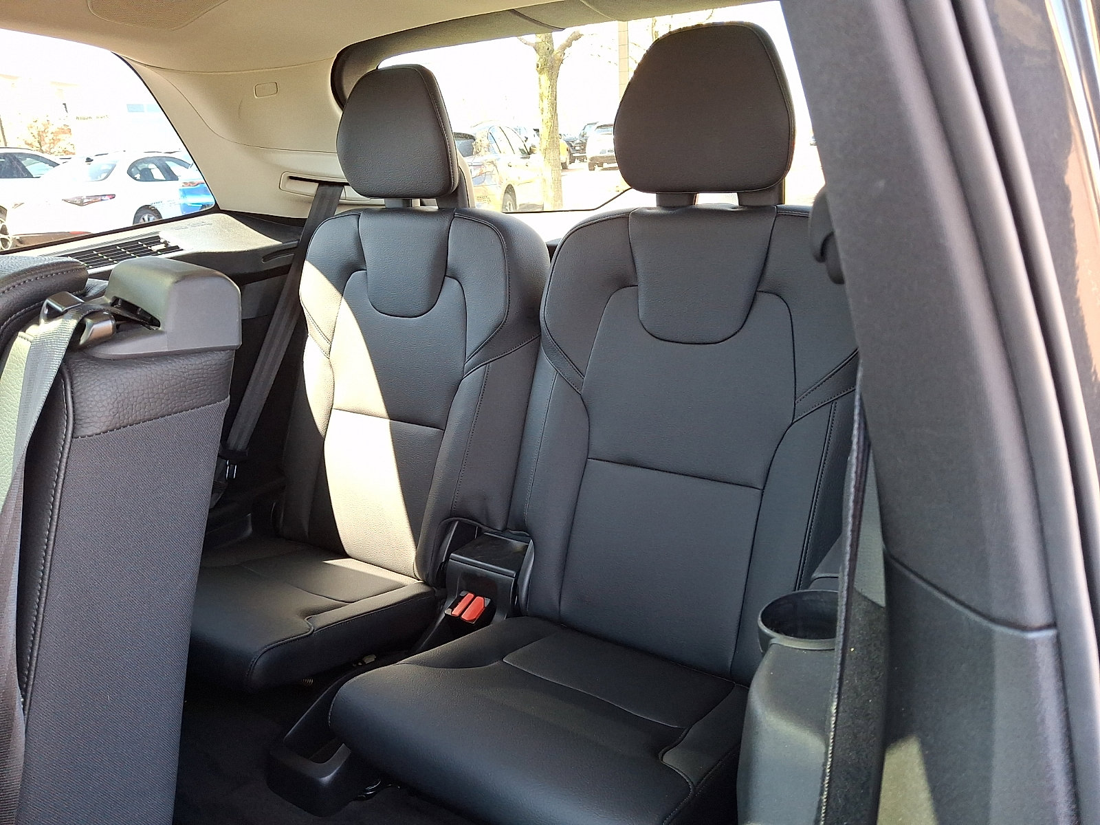 Used 2017 Volvo XC90 T6 Momentum w/ Vision Package image 10