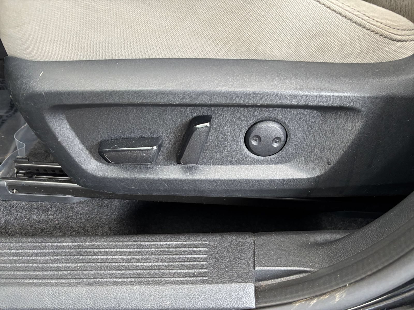Used 2025 Nissan Rogue SV FWD image 18