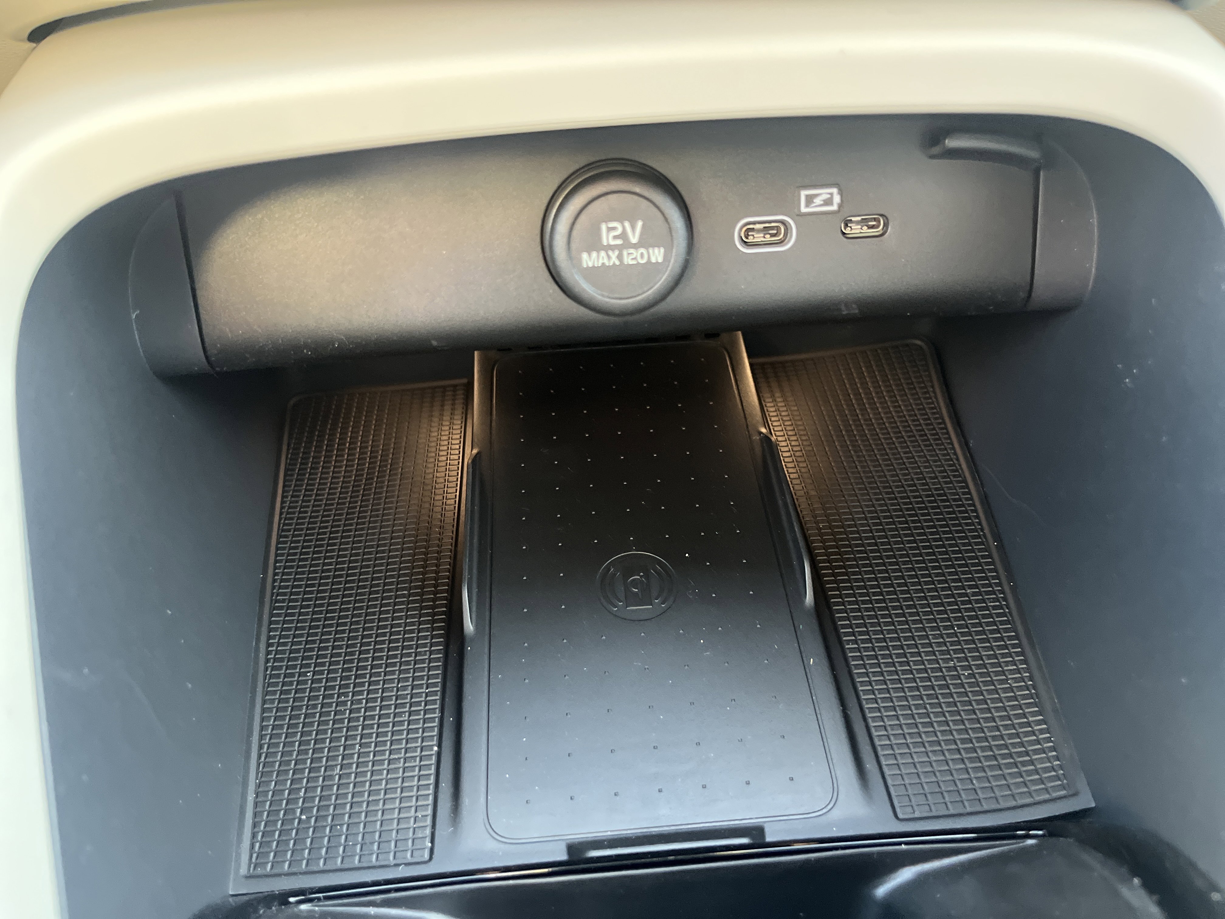 New 2026 Volvo XC40 B5 Ultra w/ Protection Package Premier image 18