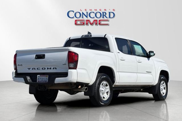 Used 2022 Toyota Tacoma SR5 w/ Technology Package image 4