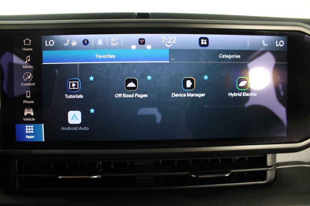 Used 2025 Jeep Wrangler Unlimited Sahara AWD/4WD image 4