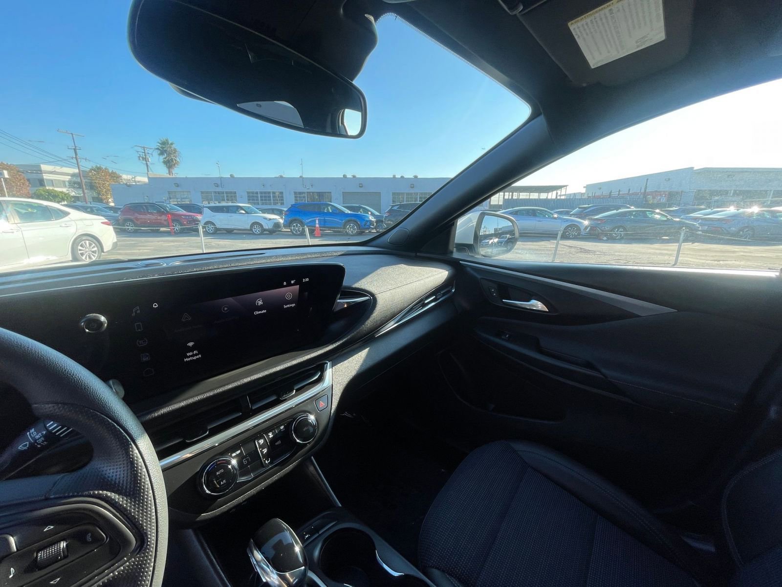 Used 2025 Buick Envista Preferred image 35