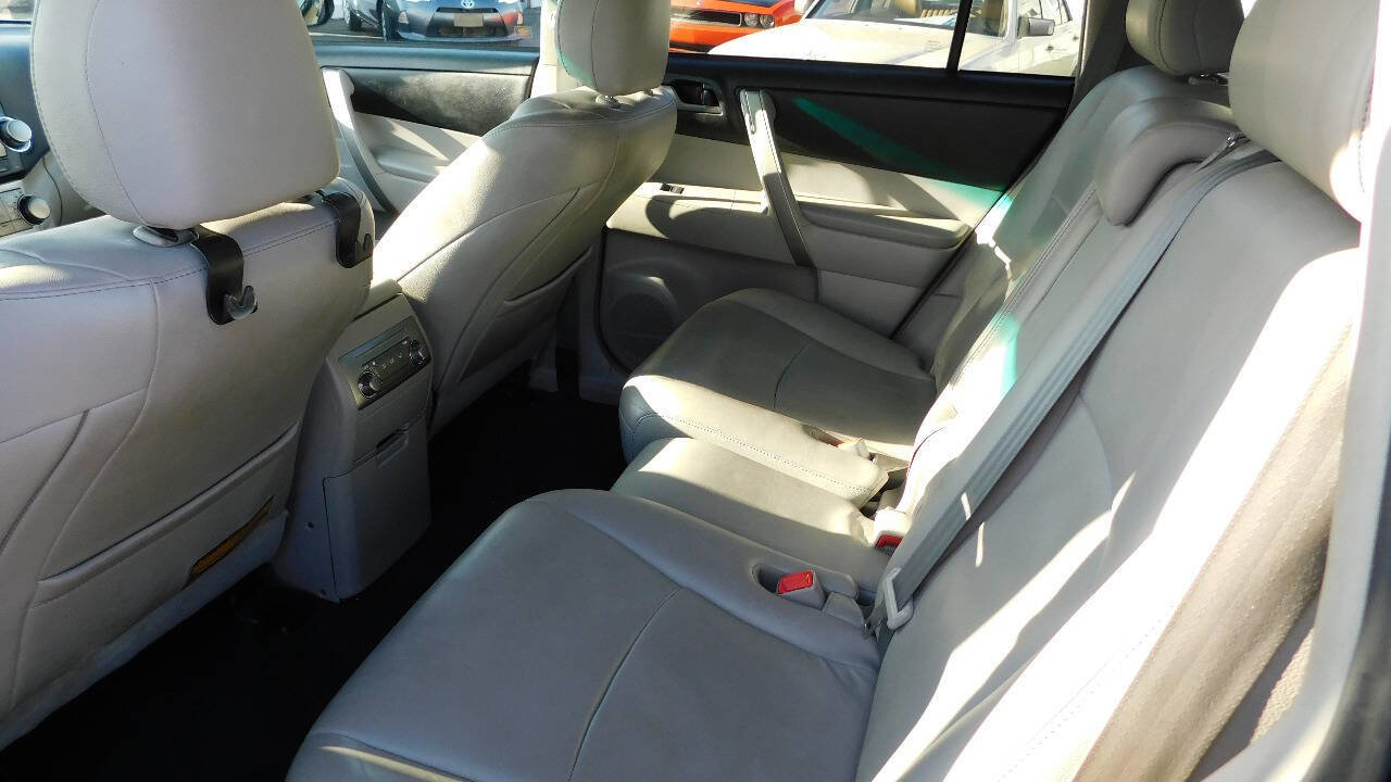 Used 2012 Toyota Highlander SE w/ Tow Pkg AWD/4WD image 30