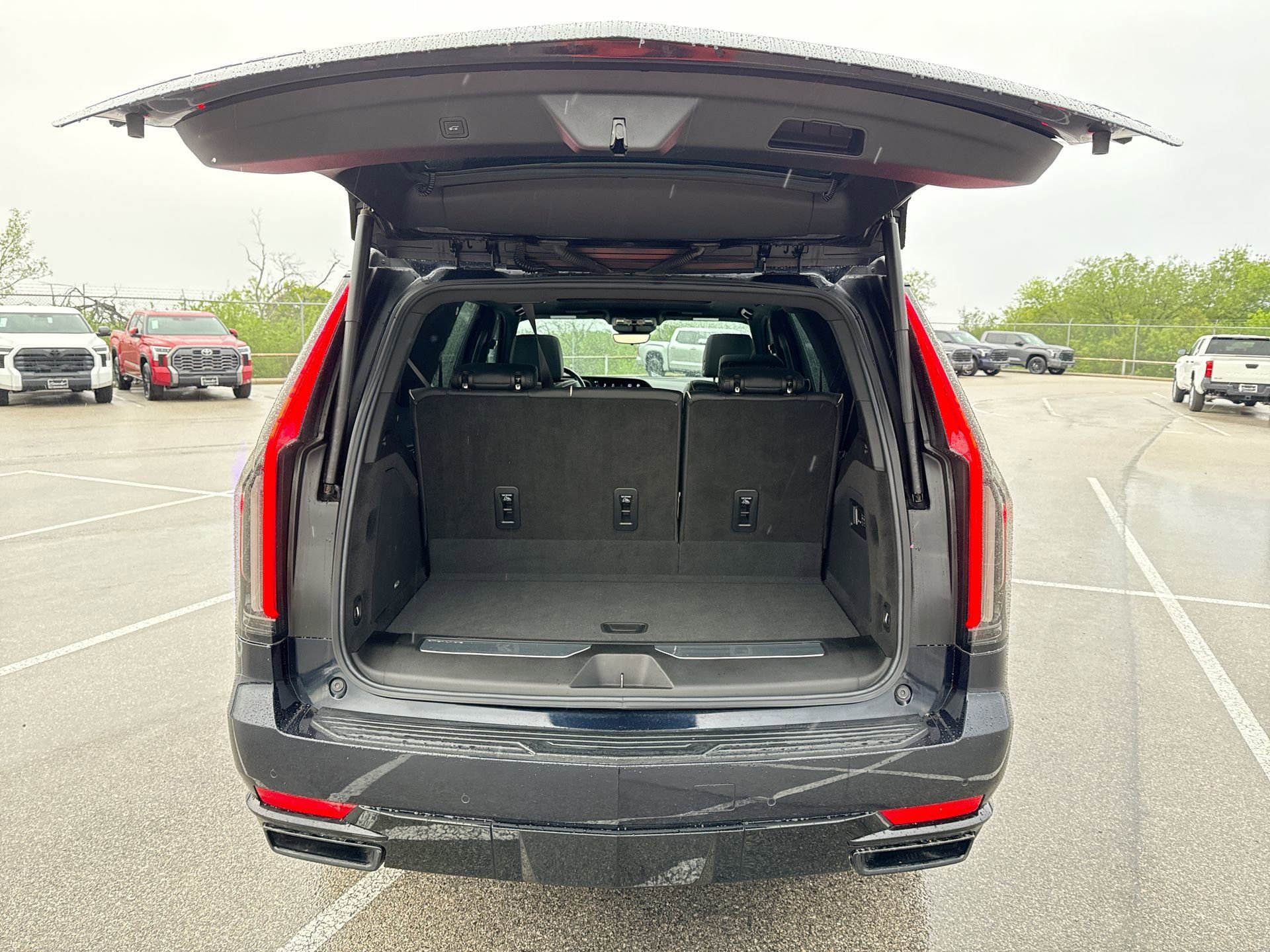 Used 2023 Cadillac Escalade Sport w/ LPO, Floor Liner Package AWD/4WD image 20
