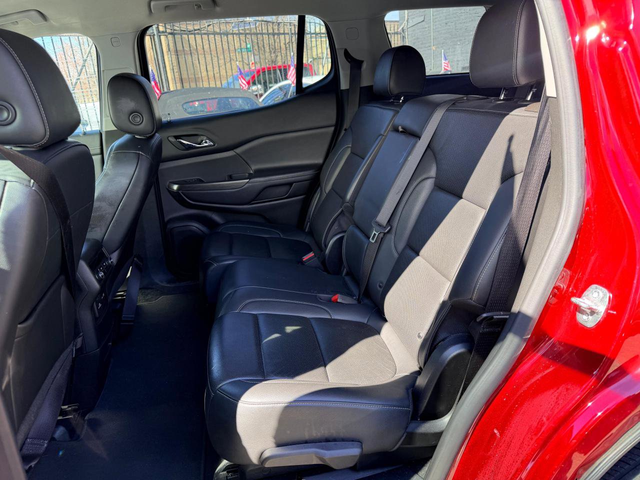 Used 2023 GMC Acadia SLT image 19