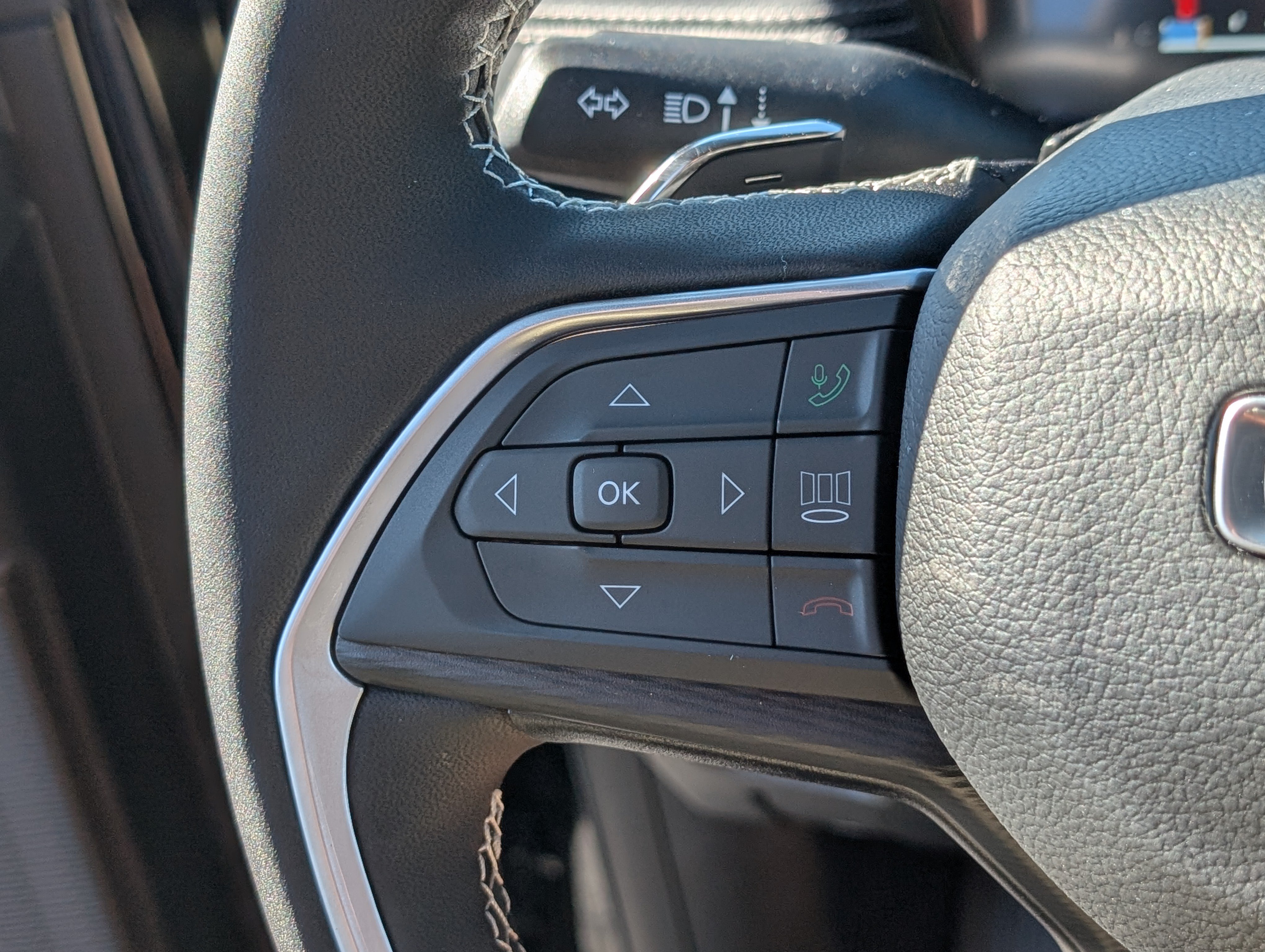 New 2025 Jeep Grand Cherokee Altitude AWD/4WD image 20