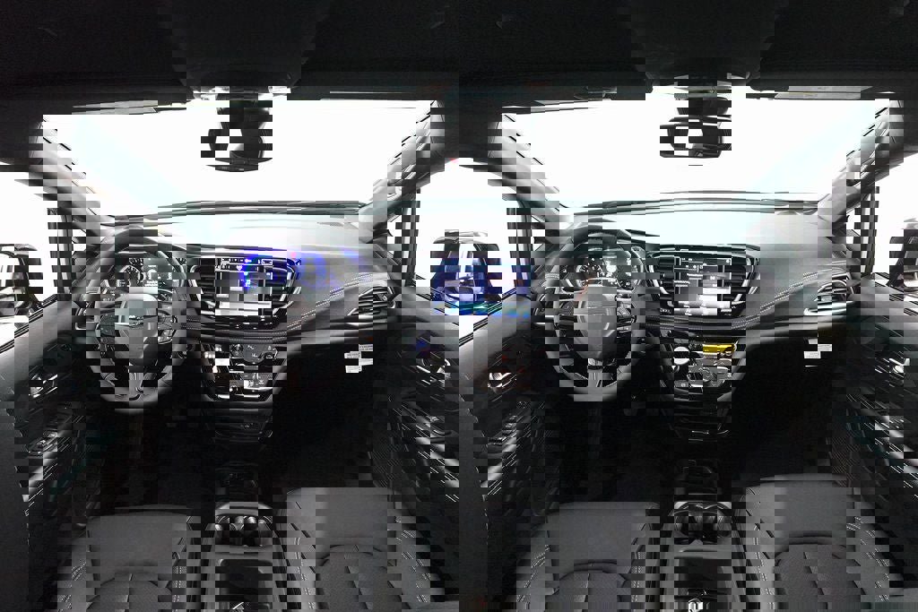 New 2026 Chrysler Pacifica Select w/ S Appearance Package image 6