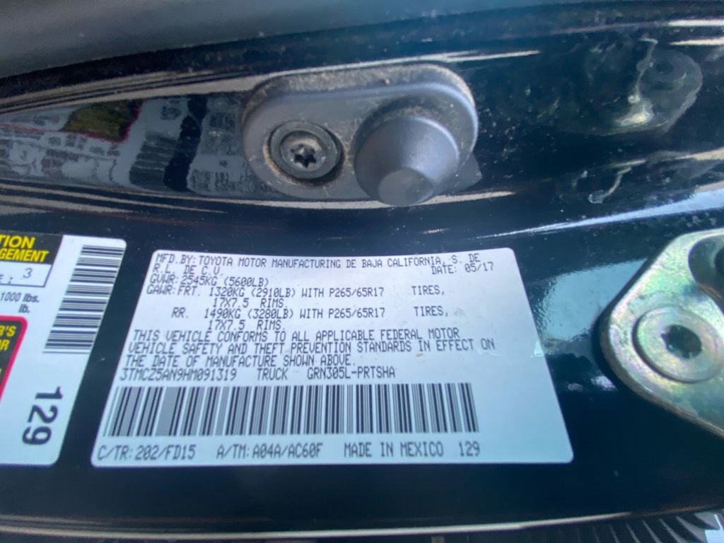 Used 2017 Toyota Tacoma TRD Sport w/ Tow Package (A/T) image 28