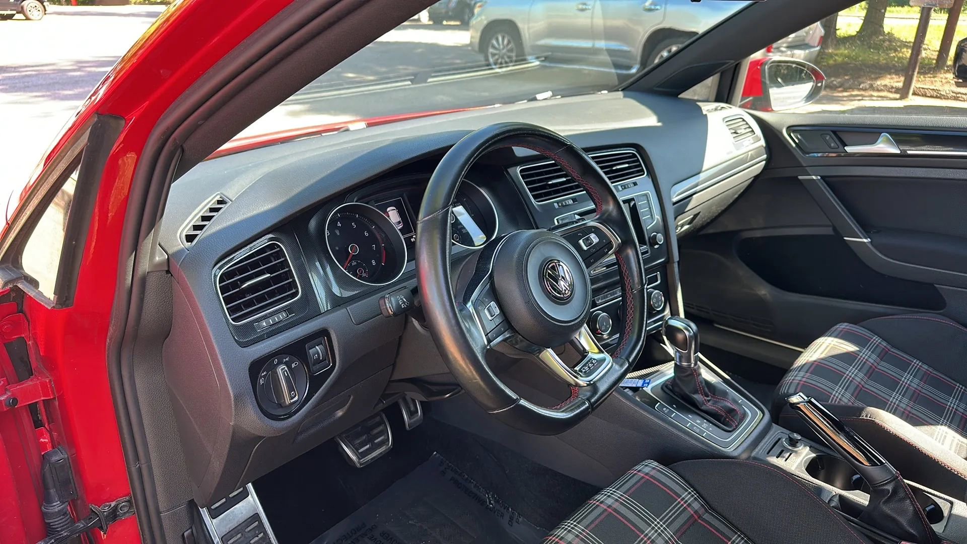 Used 2015 Volkswagen GTI S FWD image 13
