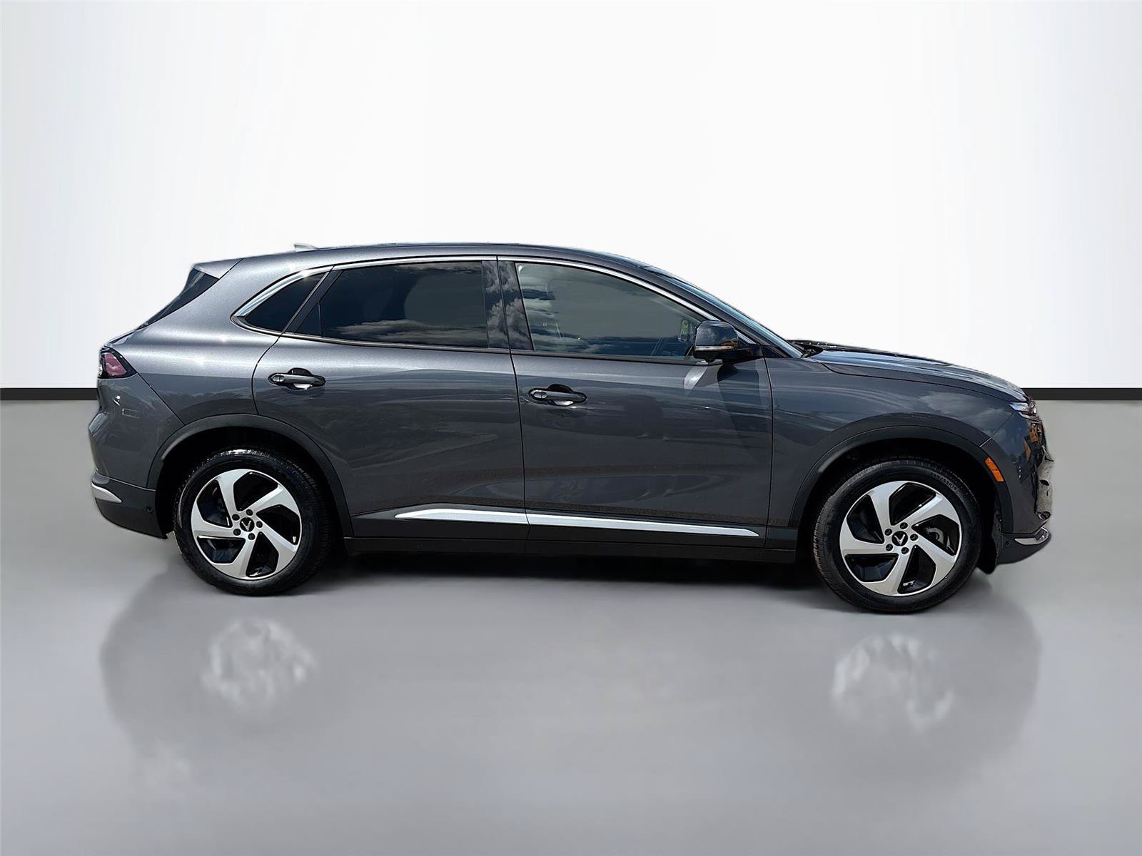 New 2025 VinFast VF 8 Eco AWD/4WD image 8