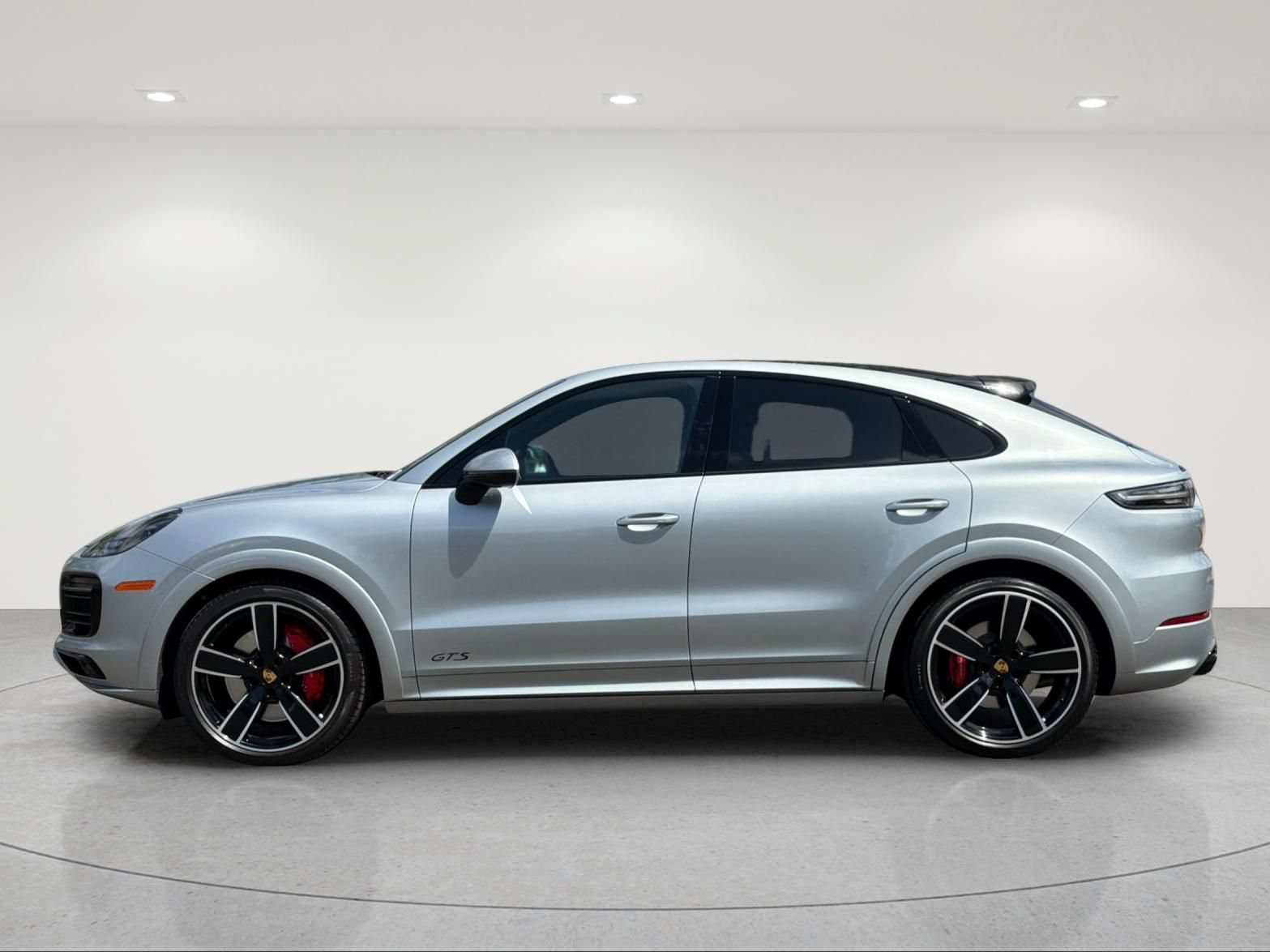 Used 2021 Porsche Cayenne GTS AWD/4WD image 2