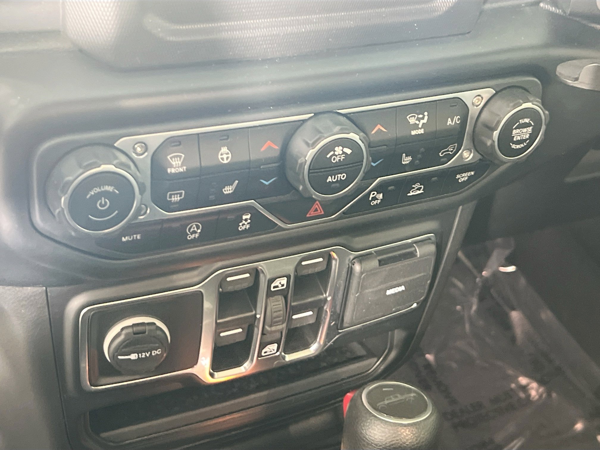 Used 2023 Jeep Gladiator Willys AWD/4WD image 15