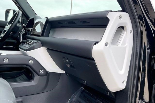 Used 2025 Land Rover Defender 110 S image 20