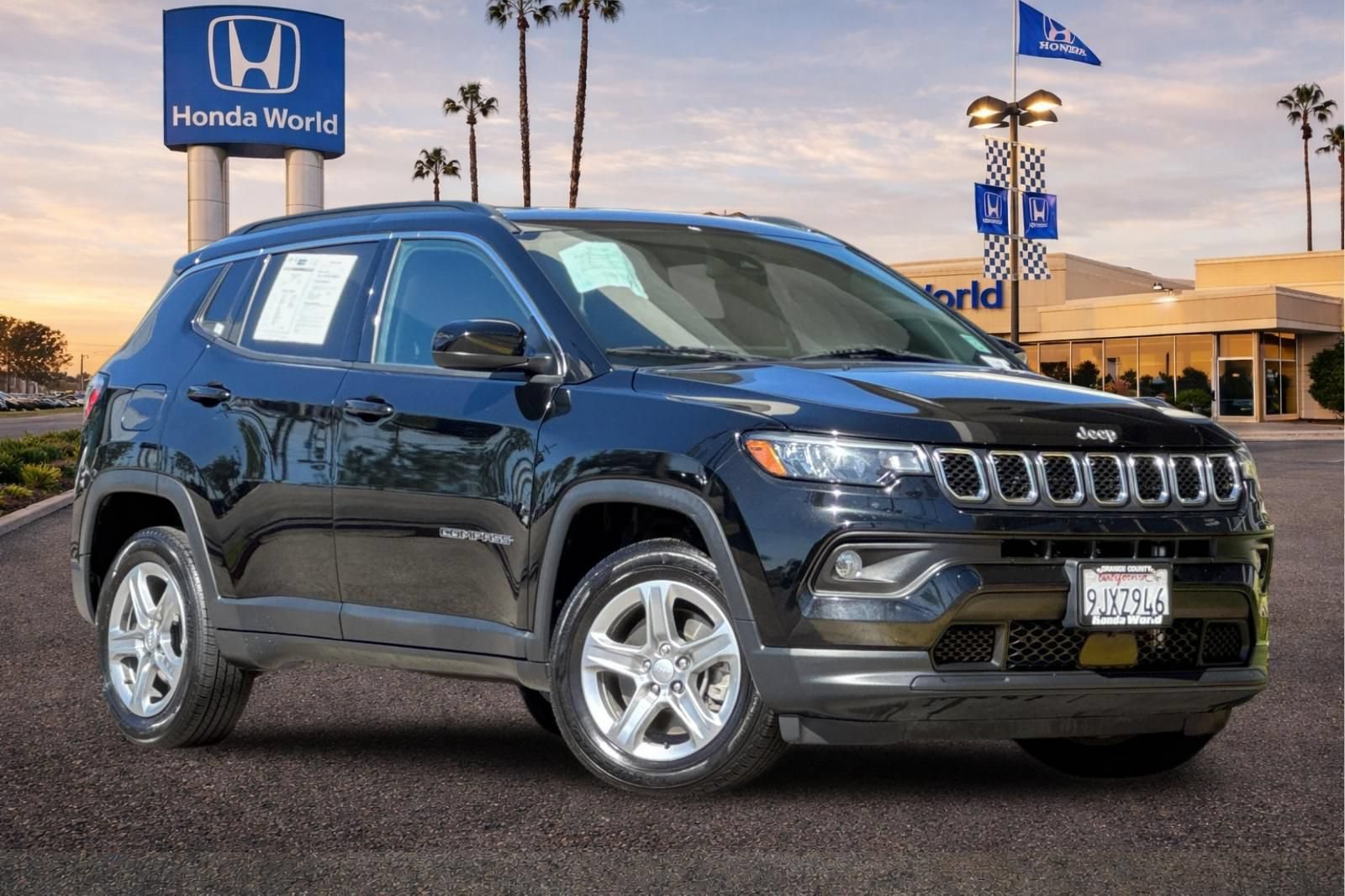 Used 2024 Jeep Compass Latitude AWD/4WD image 2