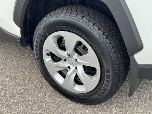 Used 2025 Toyota RAV4 LE image 10
