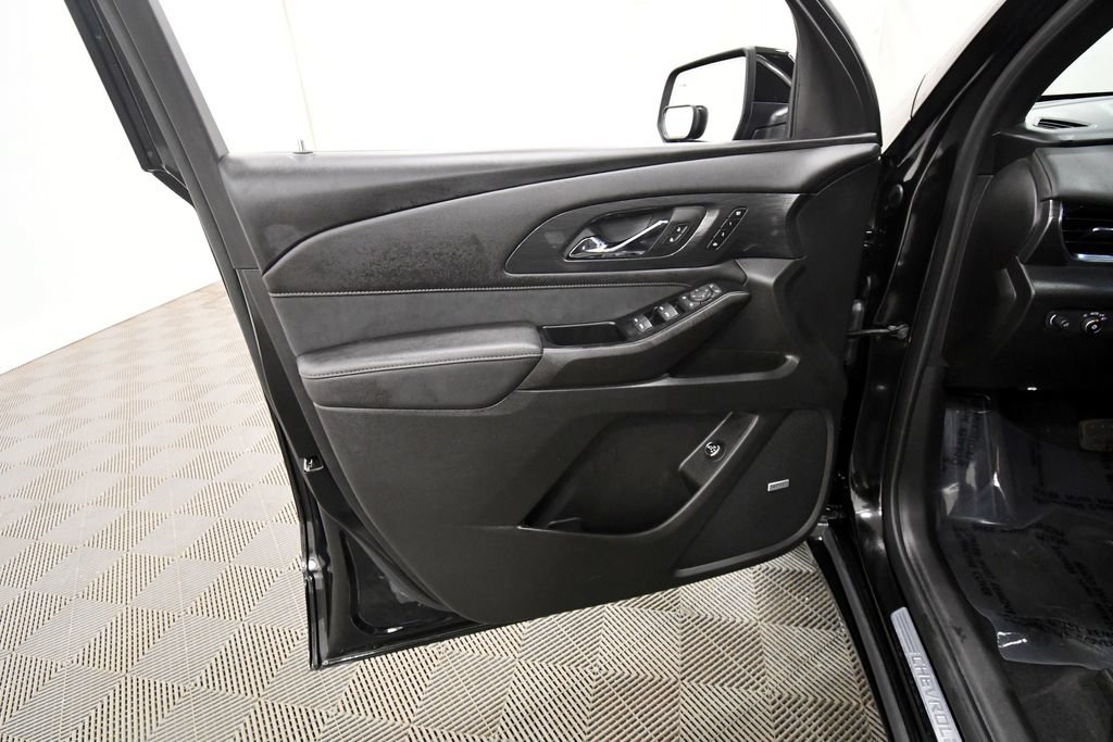 Used 2024 Chevrolet Traverse High Country AWD/4WD image 13