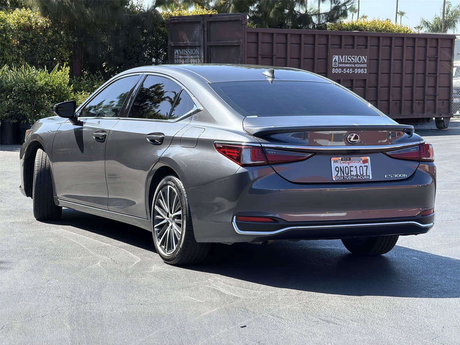 Used 2025 Lexus ES 300h w/ Premium Package FWD image 5