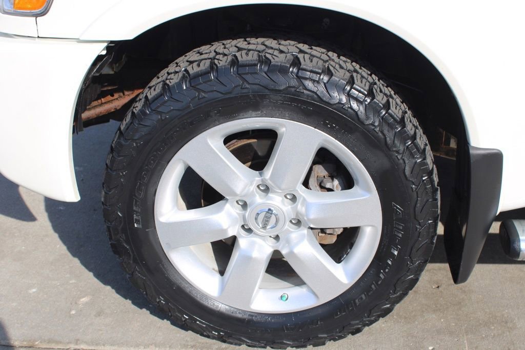 Used 2013 Nissan Titan SL w/ Moonroof Pkg image 12