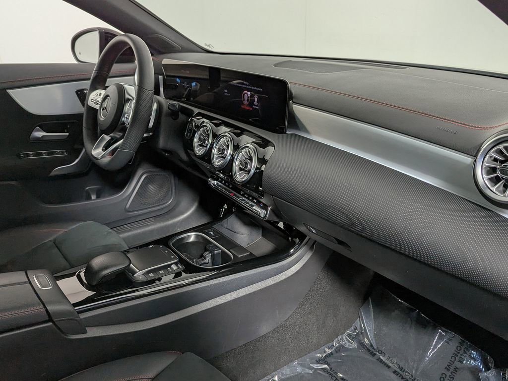 Used 2023 Mercedes-Benz CLA 250 4MATIC image 28