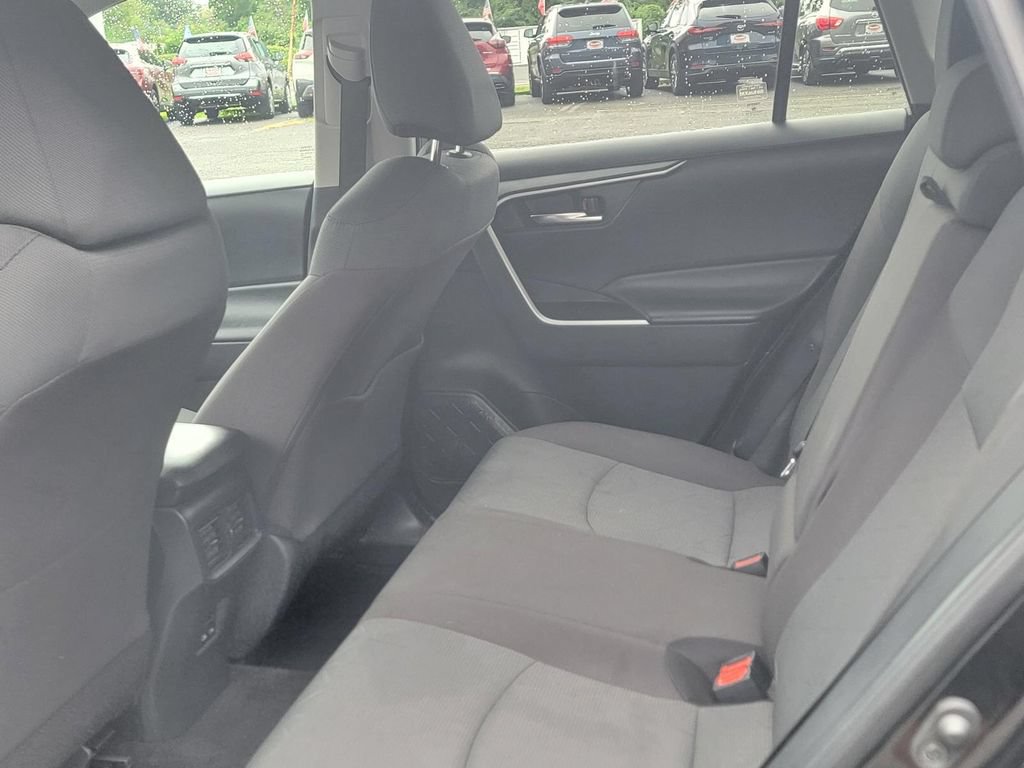 Used 2025 Toyota RAV4 XLE AWD/4WD image 17