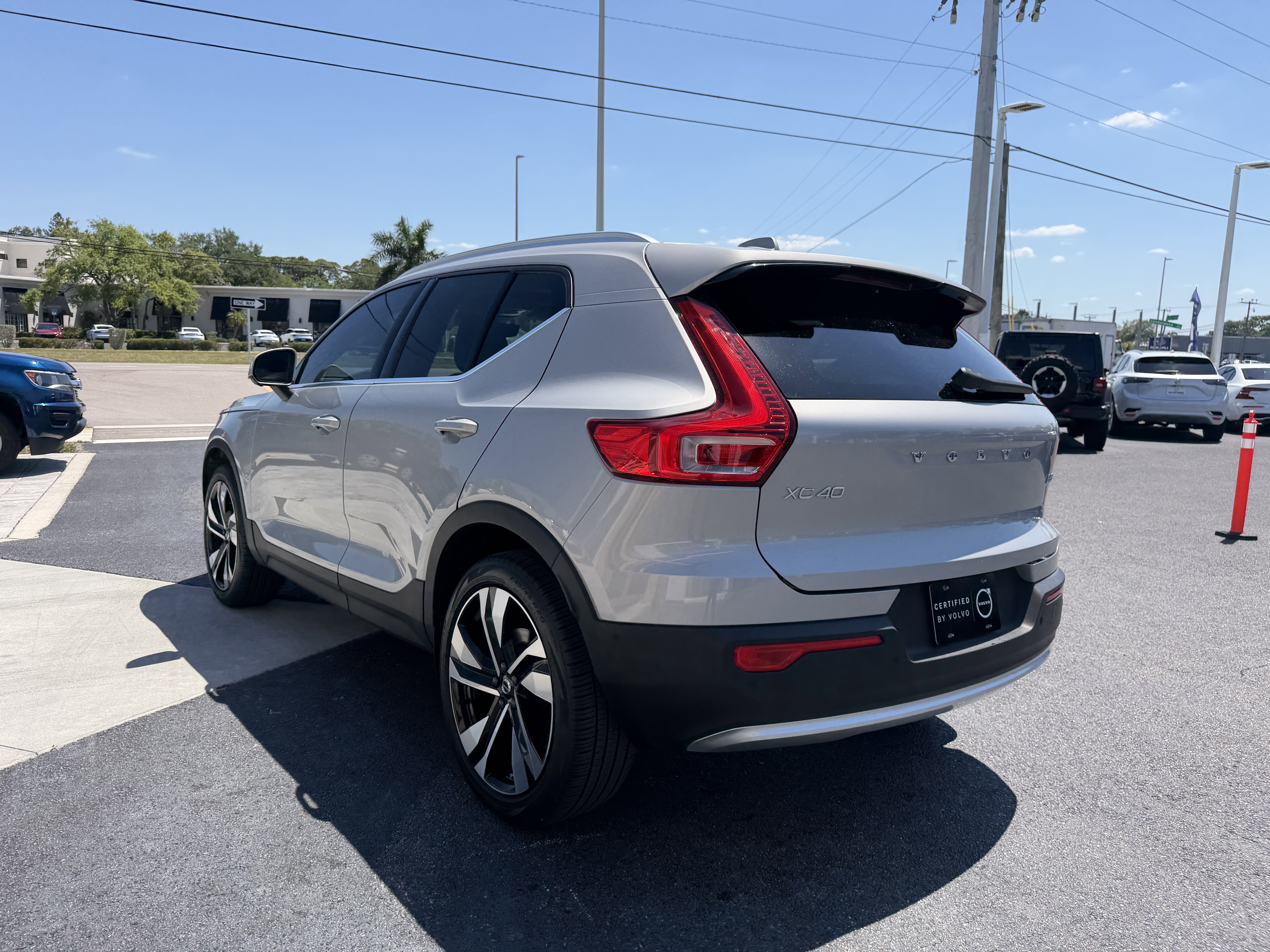 Certified 2023 Volvo XC40 B5 Plus w/ Driver Assist Package AWD/4WD image 5