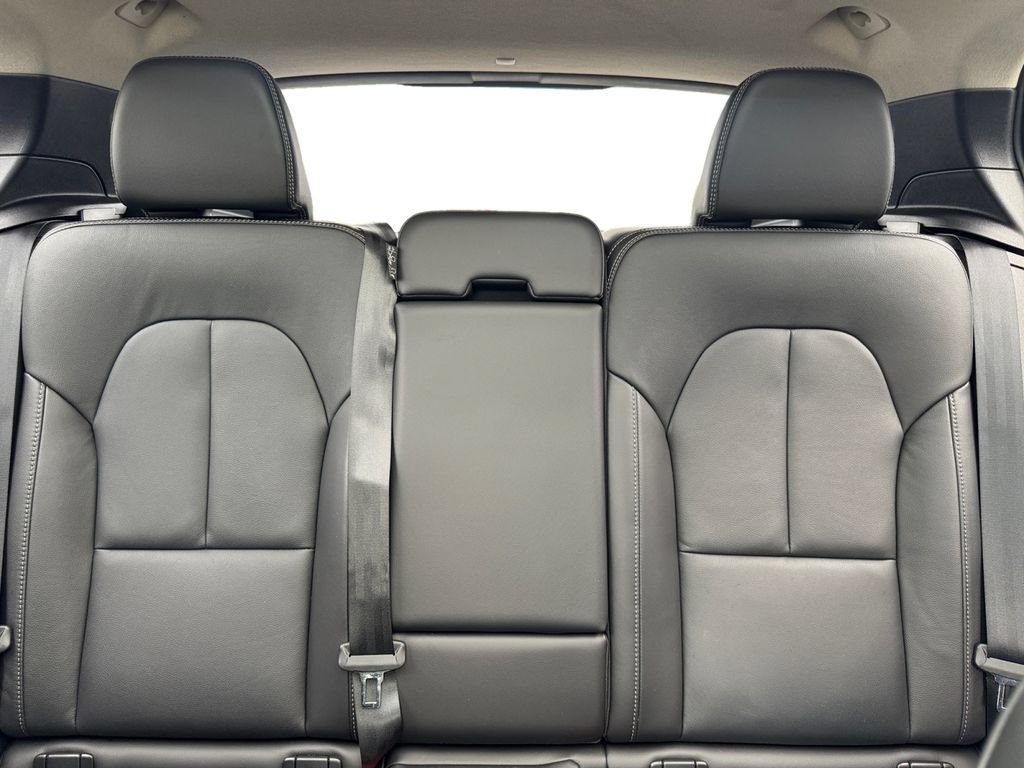 Certified 2026 Volvo XC40 B5 Plus AWD/4WD image 24