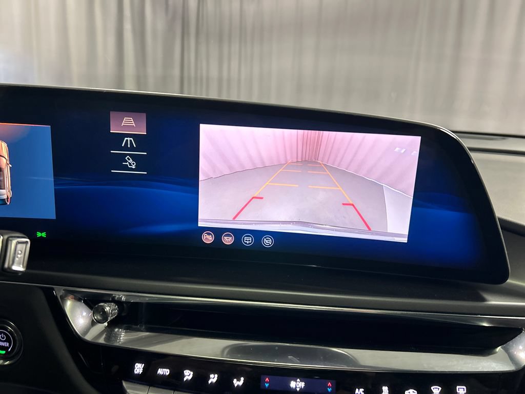 Used 2024 Cadillac Lyriq Tech AWD/4WD image 17