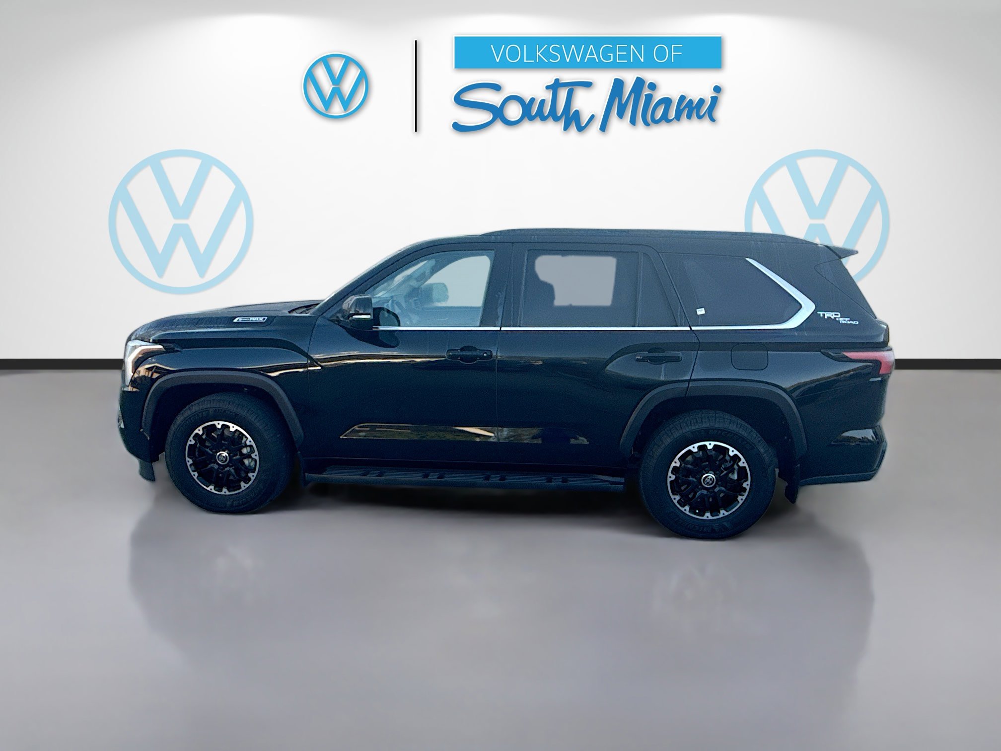 Used 2024 Toyota Sequoia SR5 w/ SR5 Premium Package image 4