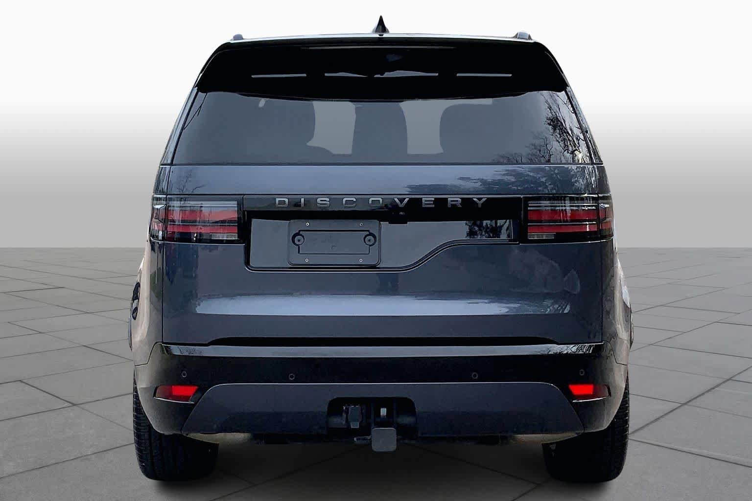 Used 2025 Land Rover Discovery Dynamic SE image 5