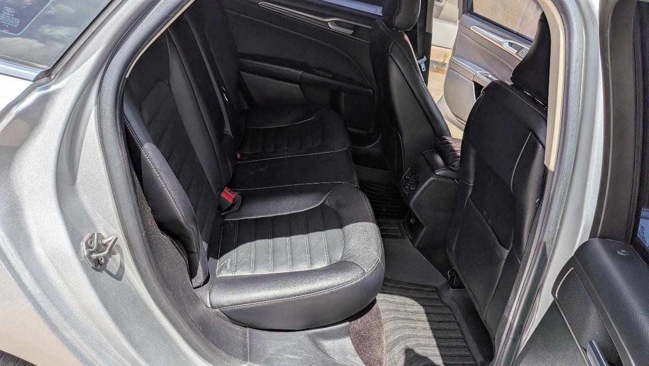 Used 2017 Ford Fusion SE FWD image 13
