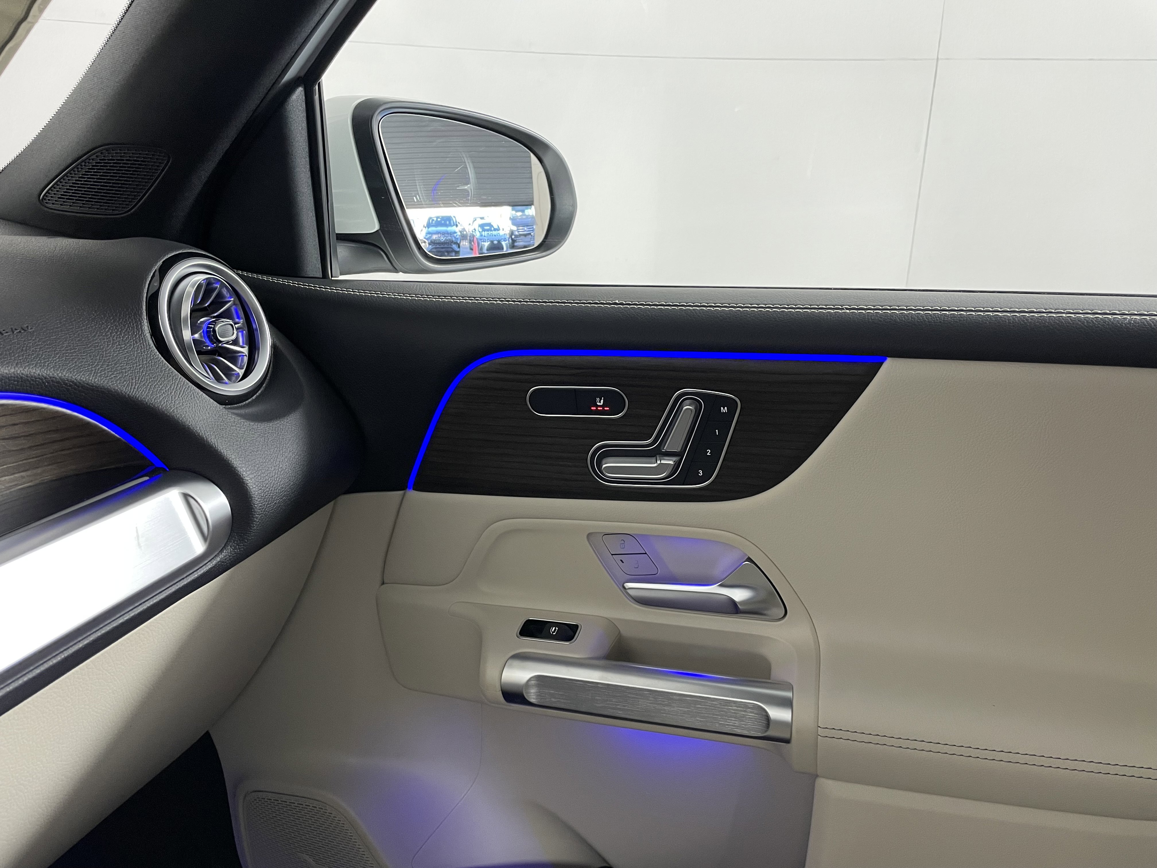 New 2026 Mercedes-Benz GLB 250 4MATIC image 12