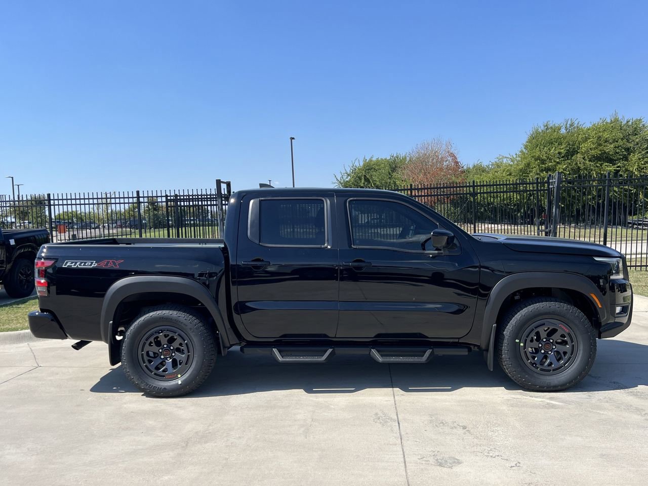 New 2026 Nissan Frontier PRO-4X w/ Pro-4x Convenience Package image 3