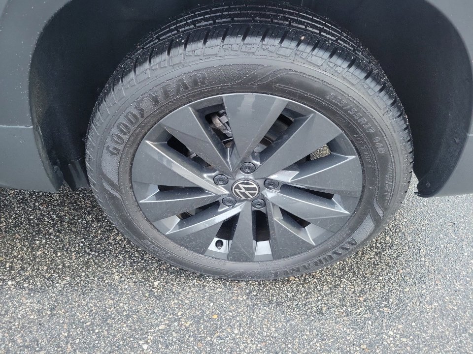 Certified 2024 Volkswagen Taos S image 29