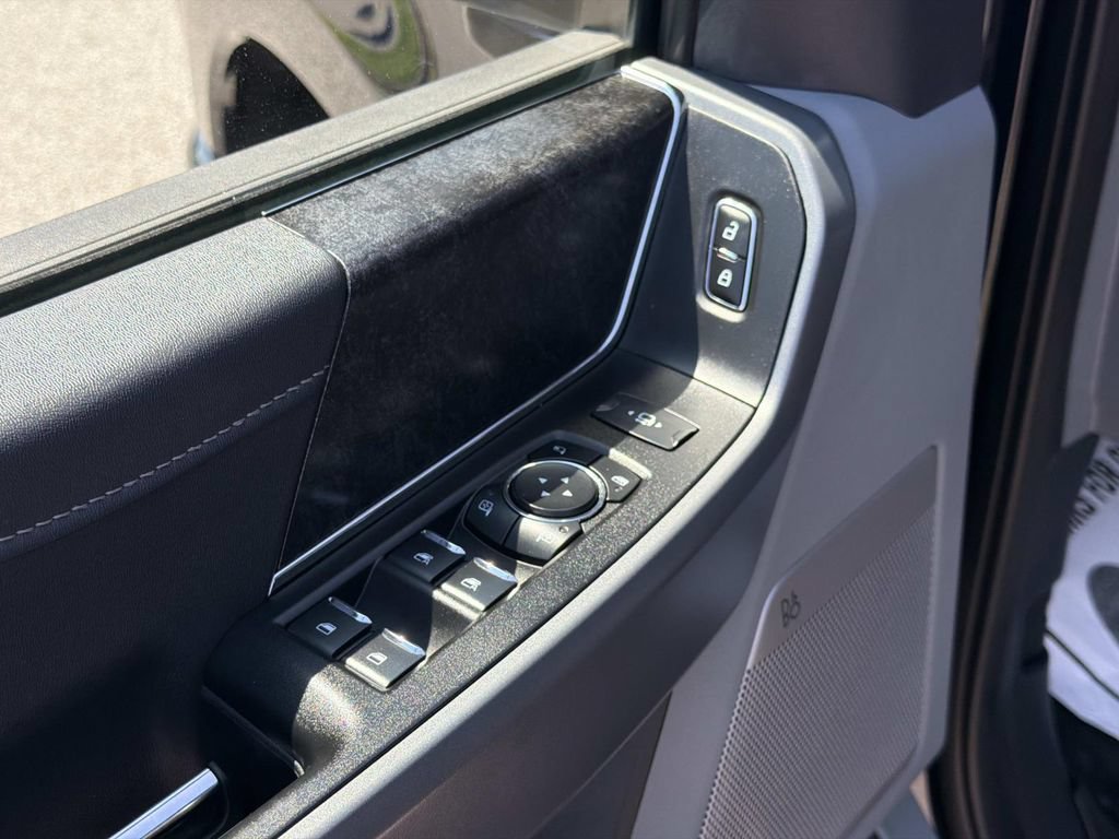 Used 2024 Ford F250 XLT w/ Black Appearance Package AWD/4WD image 16