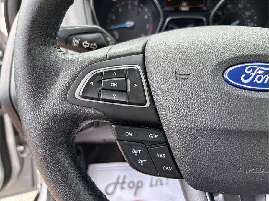 Used 2018 Ford Focus Titanium w/ Titanium Technology Package FWD image 27