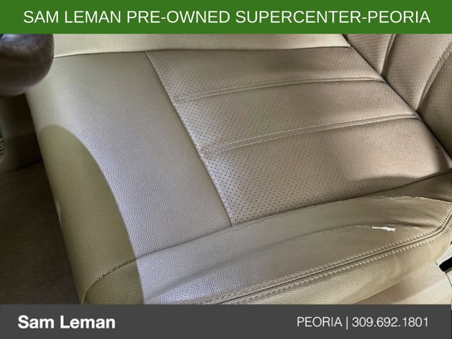 Used 2014 Chrysler Town & Country Touring-L w/ Driver Convenience Group FWD image 18