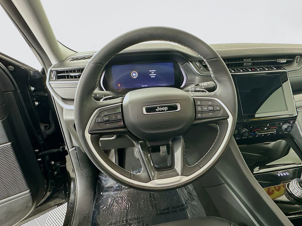 Used 2023 Jeep Grand Cherokee Laredo w/ Luxury Tech Group I image 19