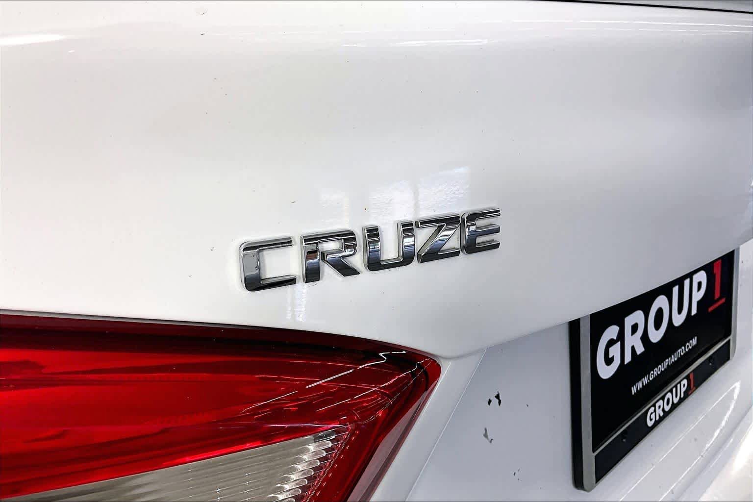 Used 2018 Chevrolet Cruze LT w/ Sun And Sound Package FWD image 26