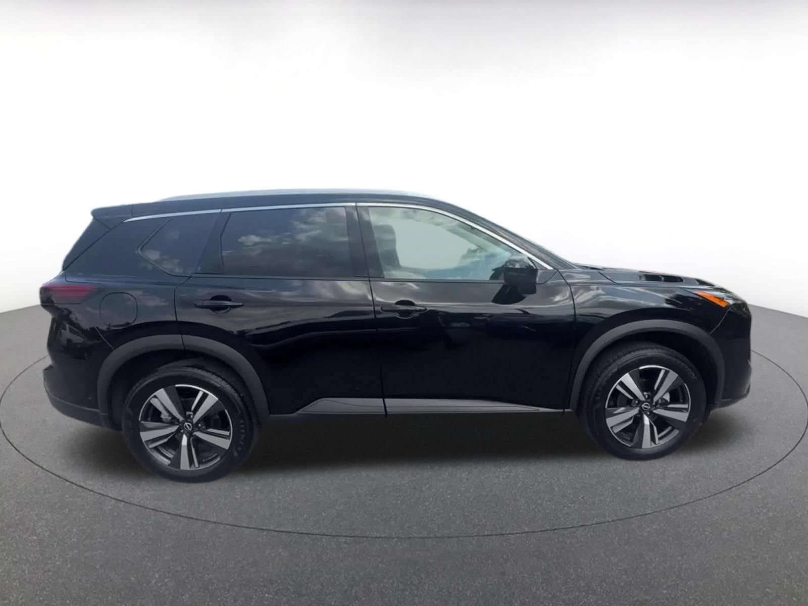 Used 2026 Nissan Rogue SL FWD image 16