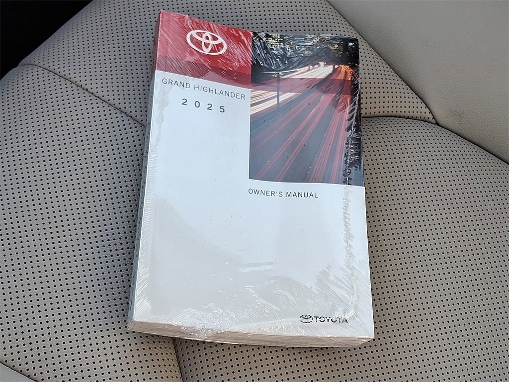 Certified 2025 Toyota Grand Highlander AWD image 26